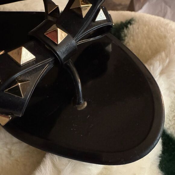 Valentino Garavani Rubber Rockstud Thongs in Black Size 39 - Picture 10 of 10